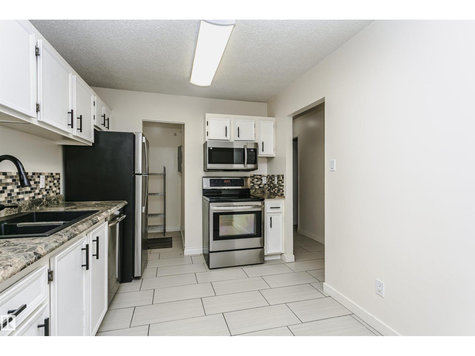 9221 172 ST NW - 23