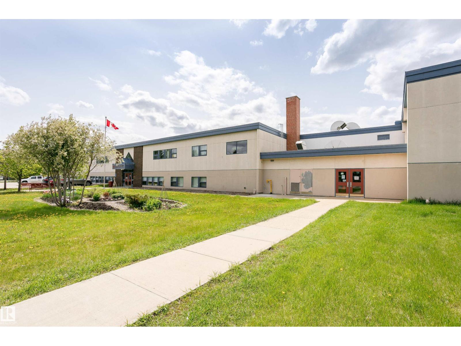 9221 172 ST NW - 43