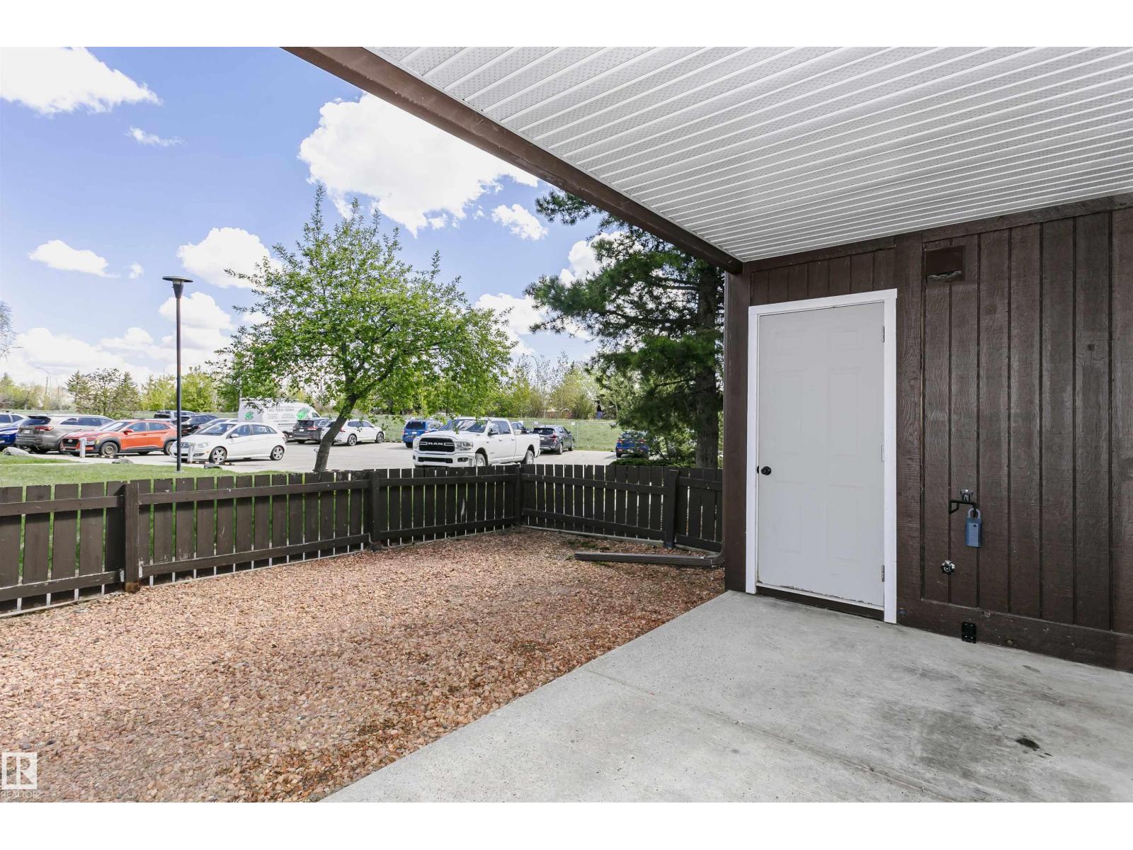 9221 172 ST NW - 8