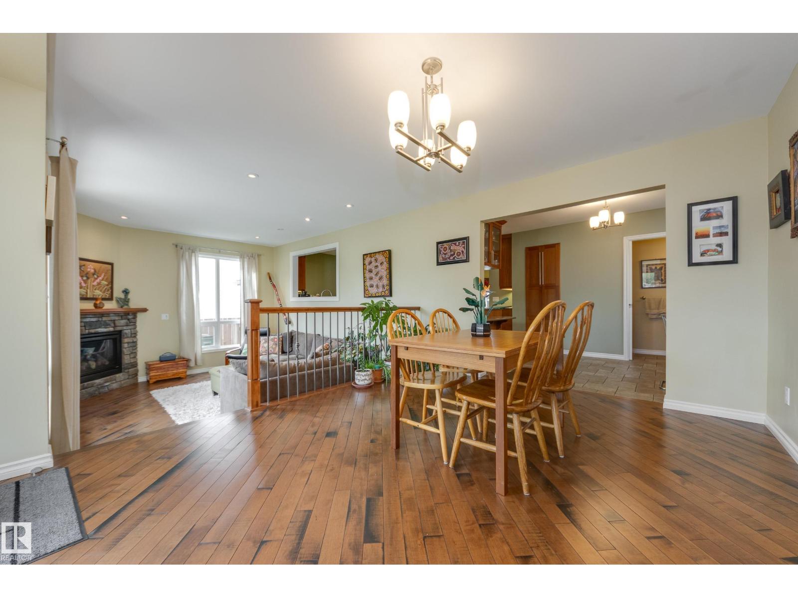 9327 75 AV NW — photo 15