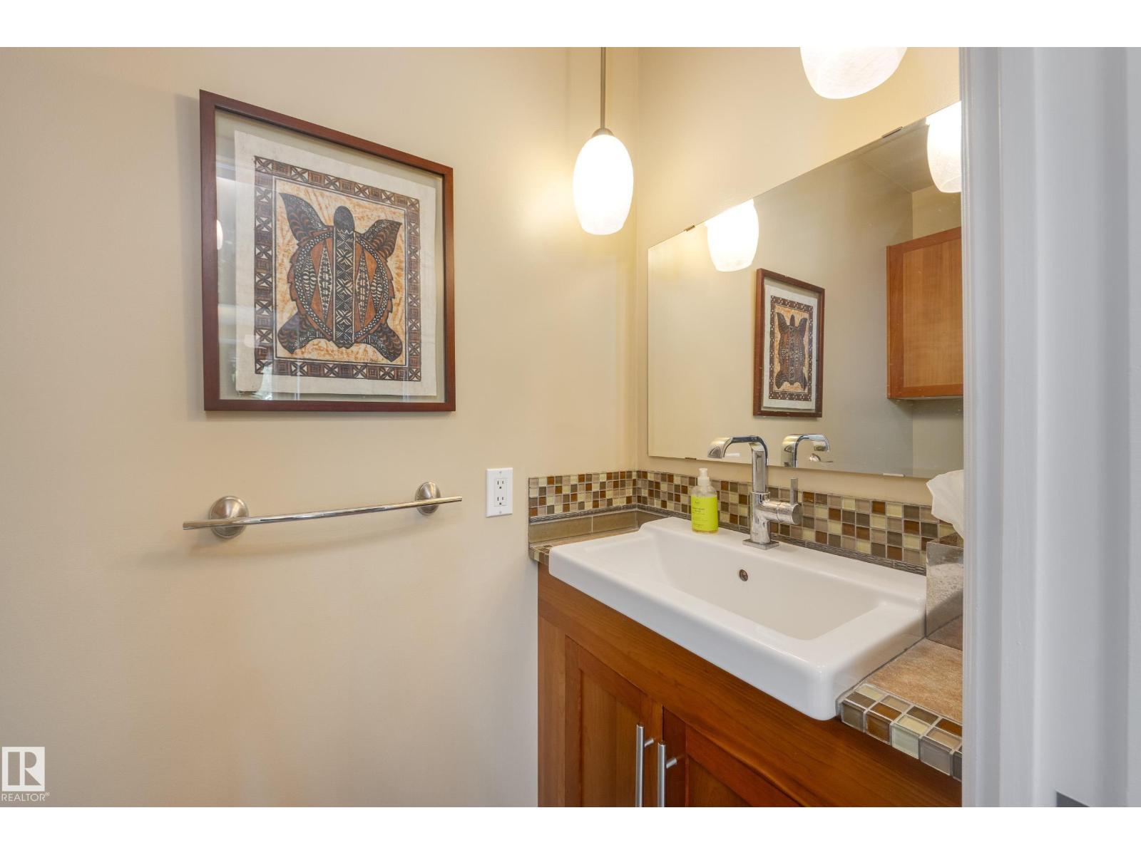 9327 75 AV NW — photo 20