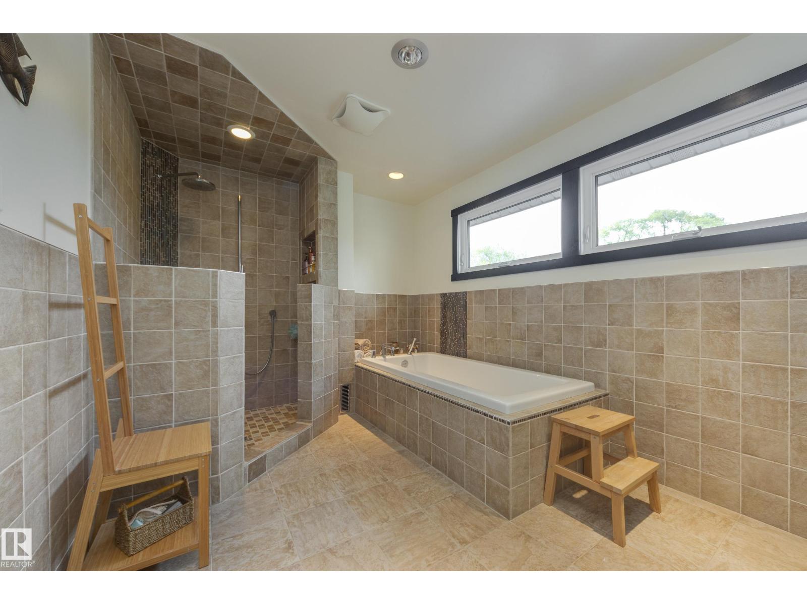 9327 75 AV NW — photo 30