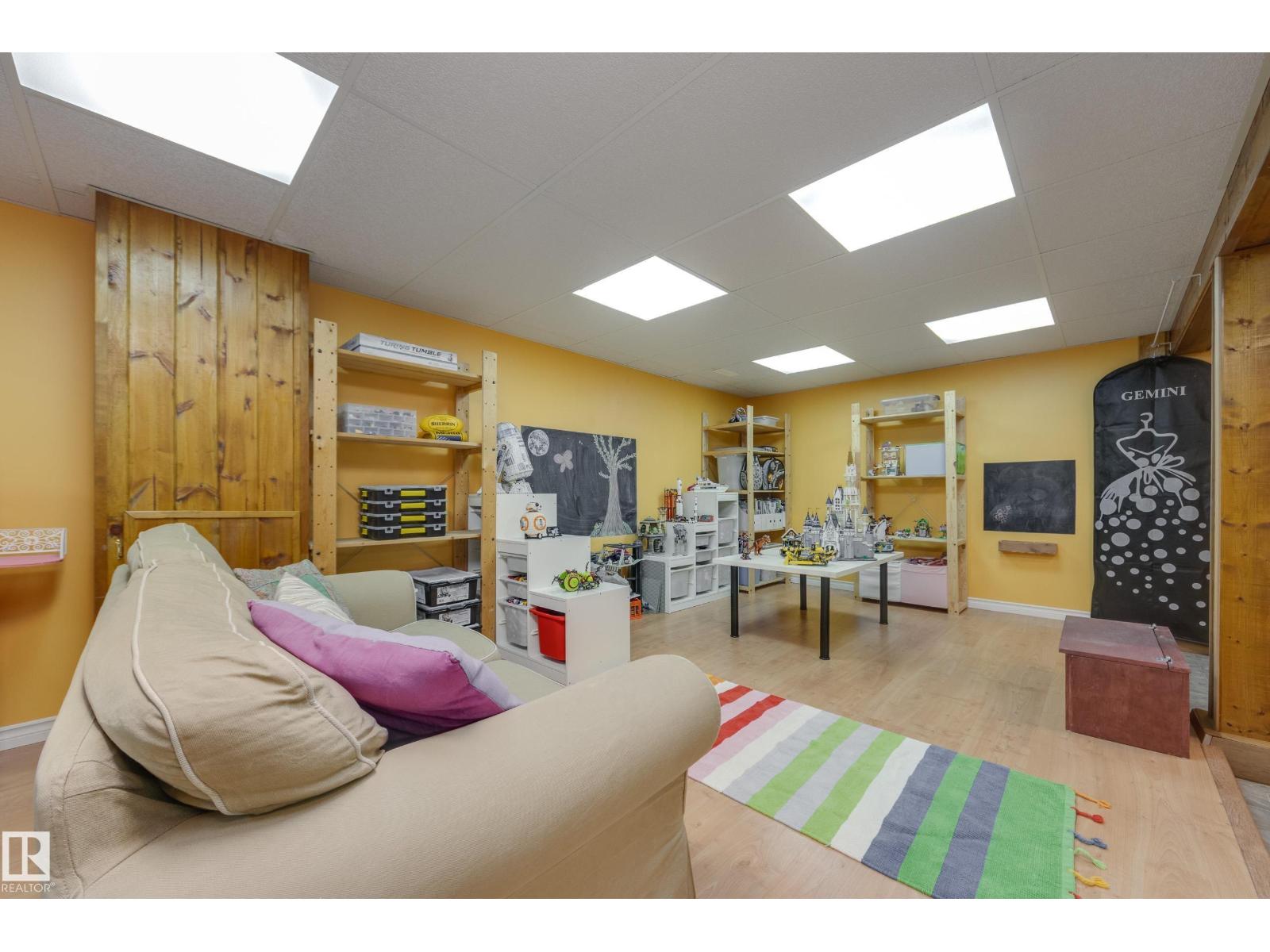 9327 75 AV NW — photo 35