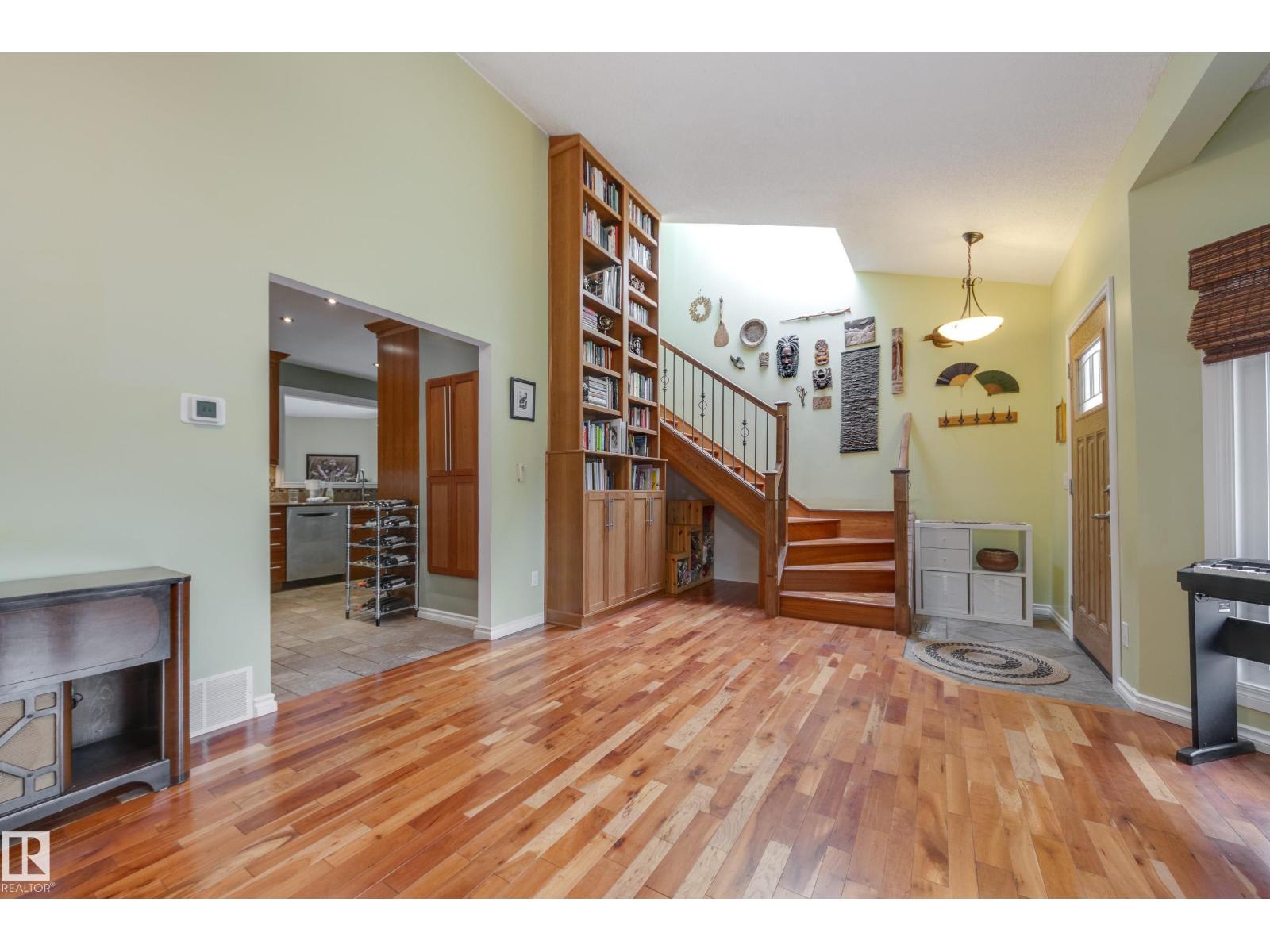 9327 75 AV NW — photo 6