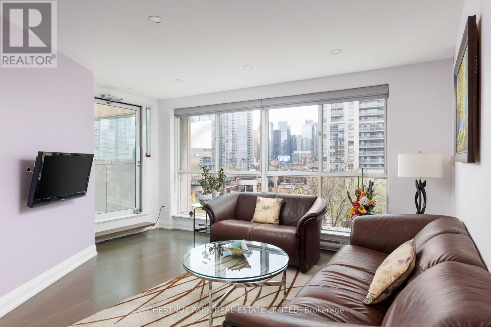 #605E 460 QUEENS QUAY W - 10