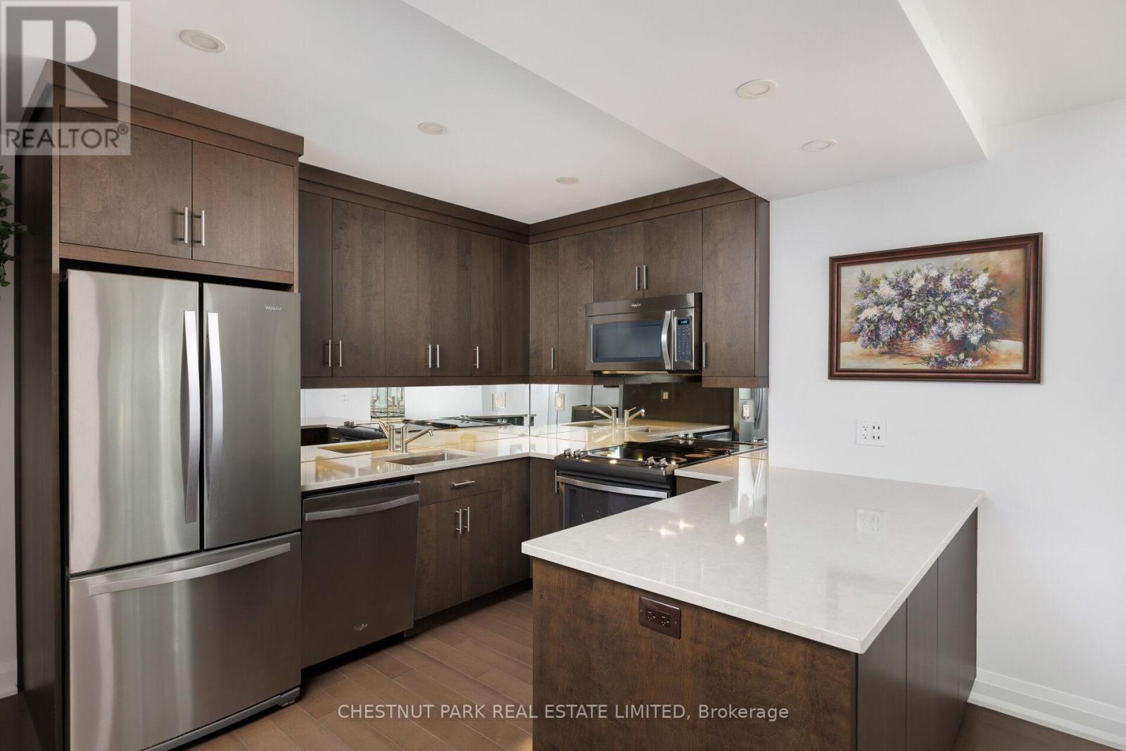 #605E 460 QUEENS QUAY W - 17