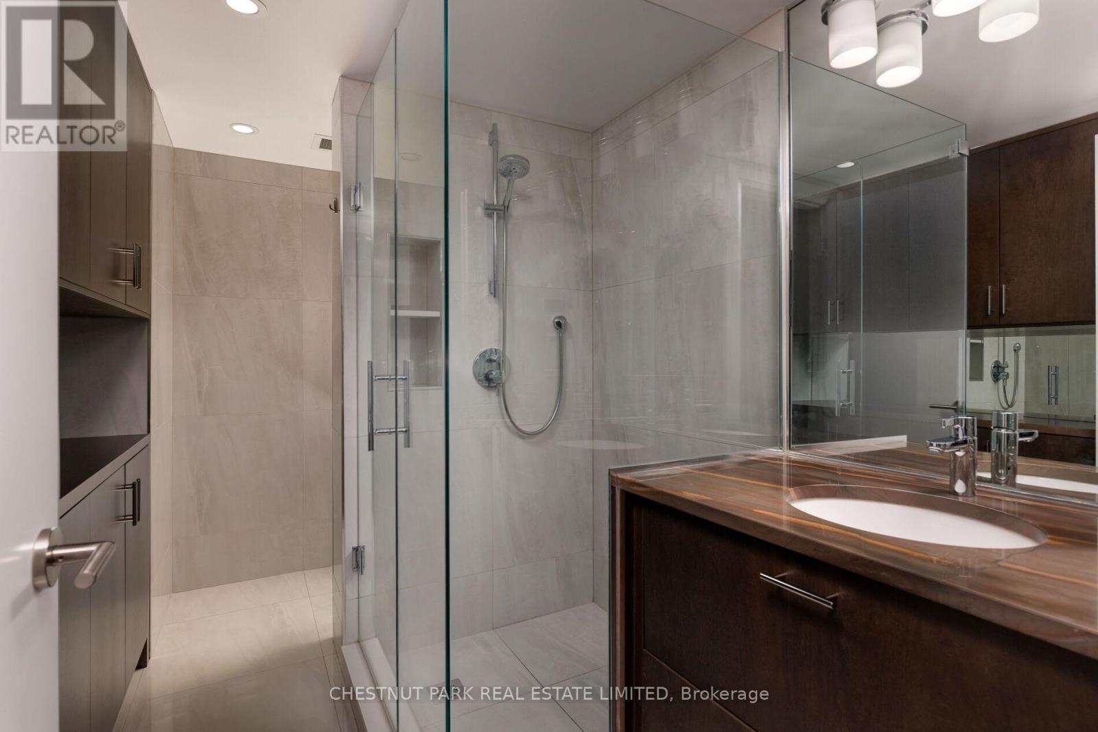 #605E 460 QUEENS QUAY W - 25