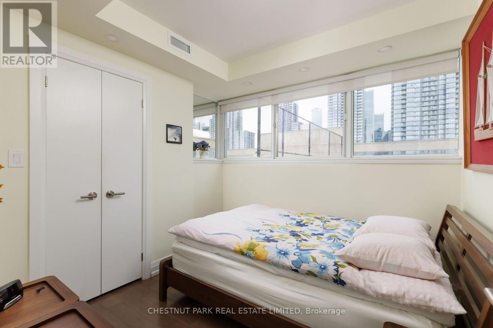 #605E 460 QUEENS QUAY W - 26