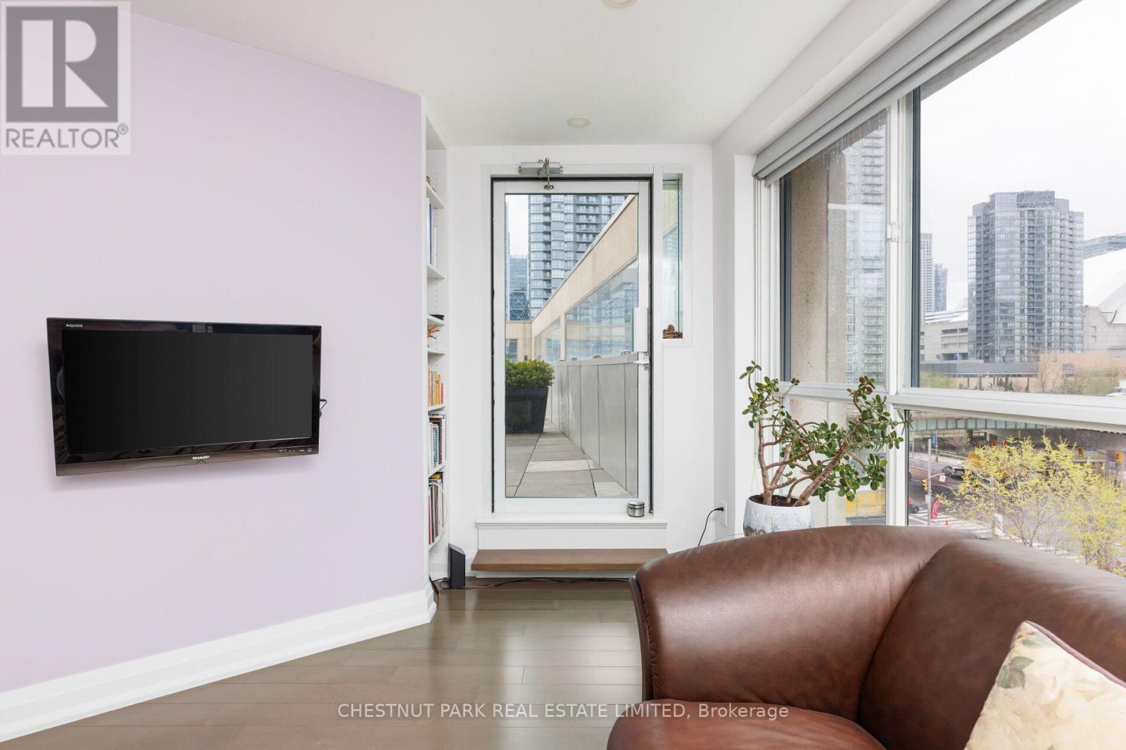 #605E 460 QUEENS QUAY W - 33