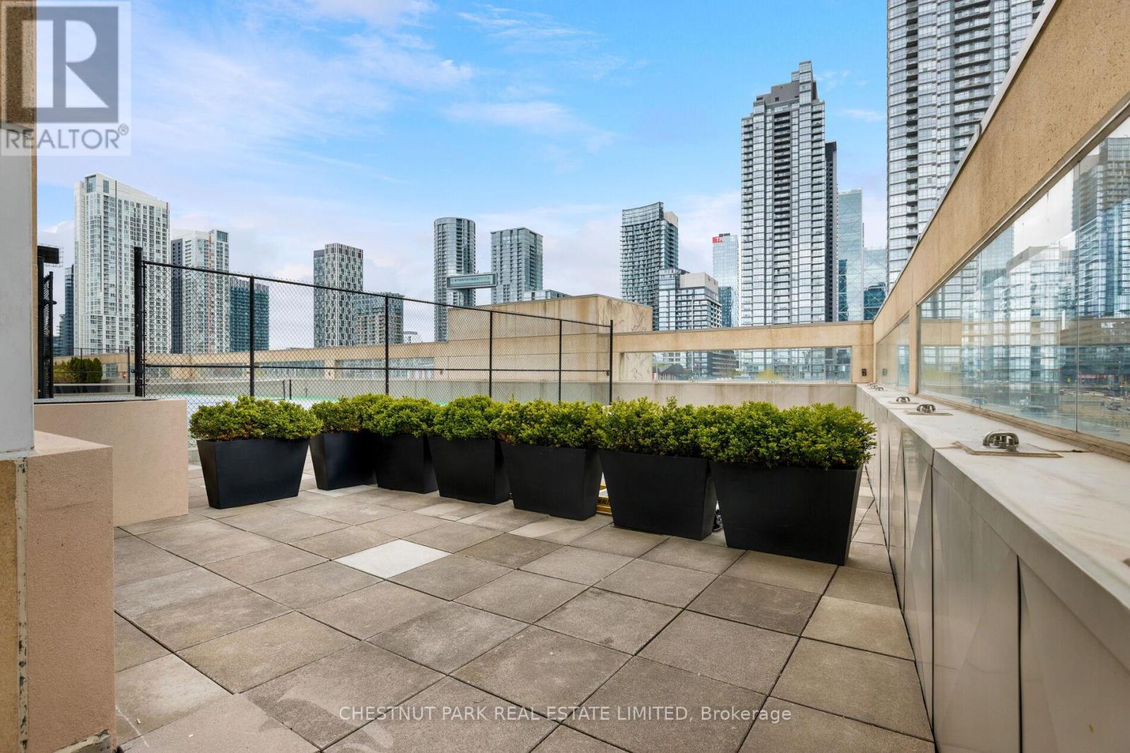 #605E 460 QUEENS QUAY W - 34