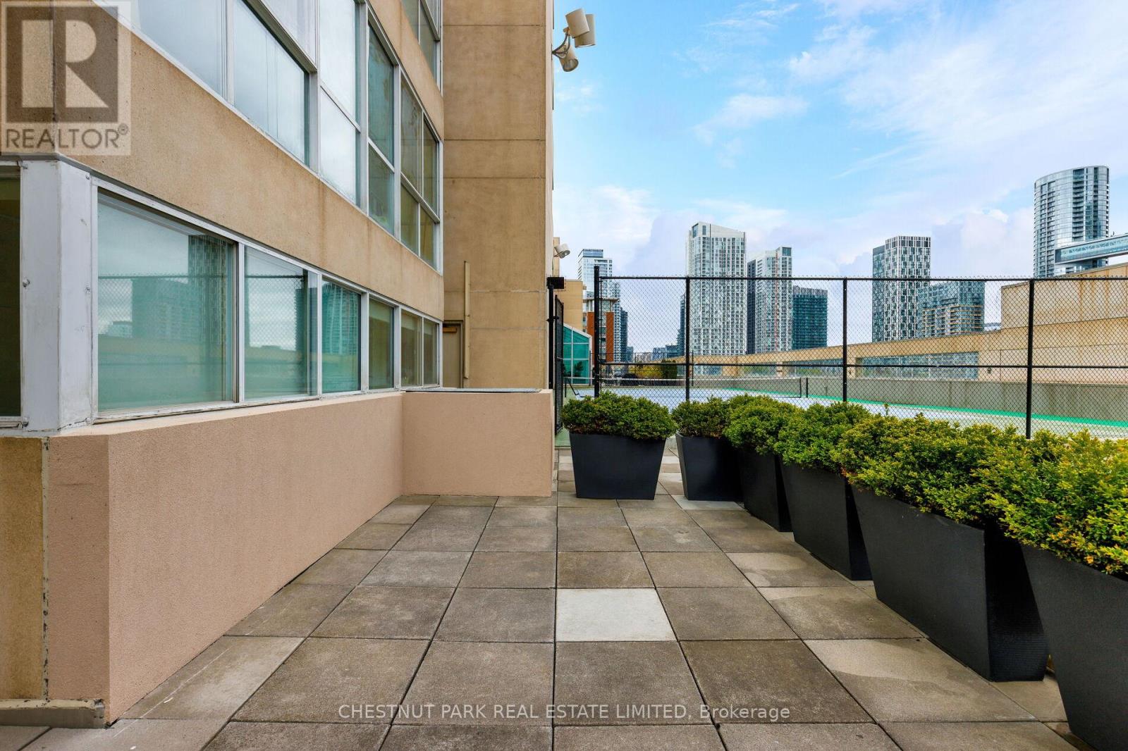 #605E 460 QUEENS QUAY W - 35