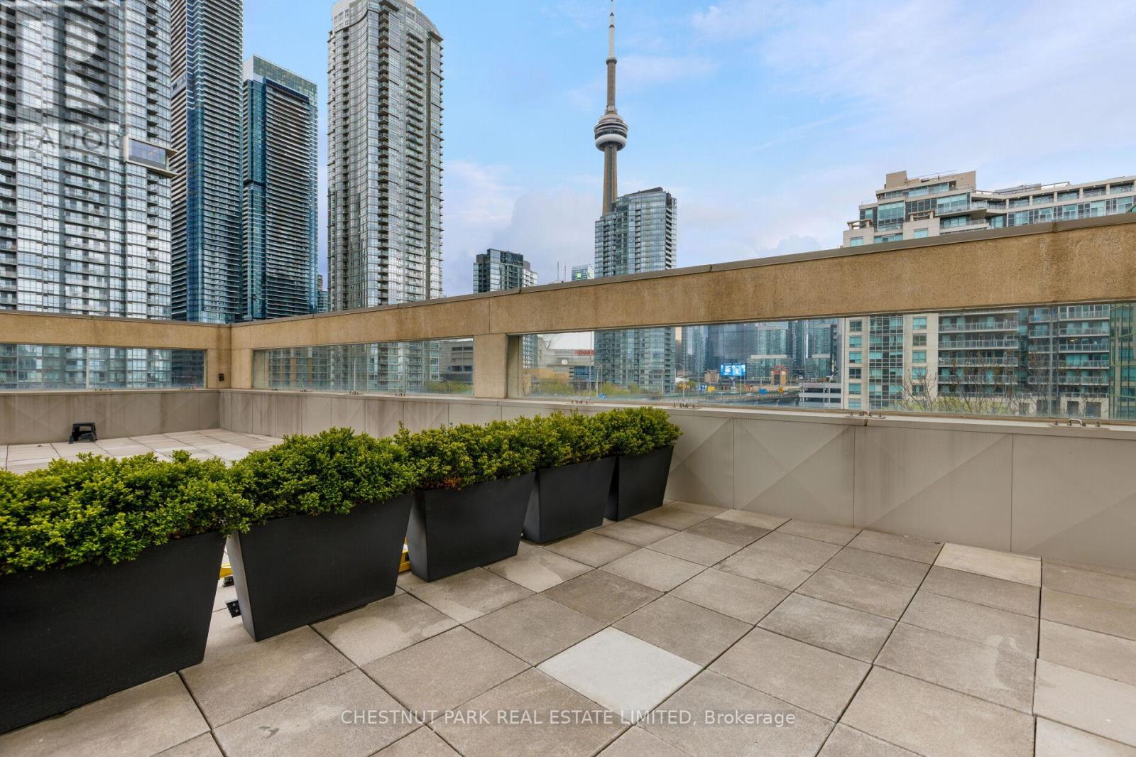 #605E 460 QUEENS QUAY W - 36