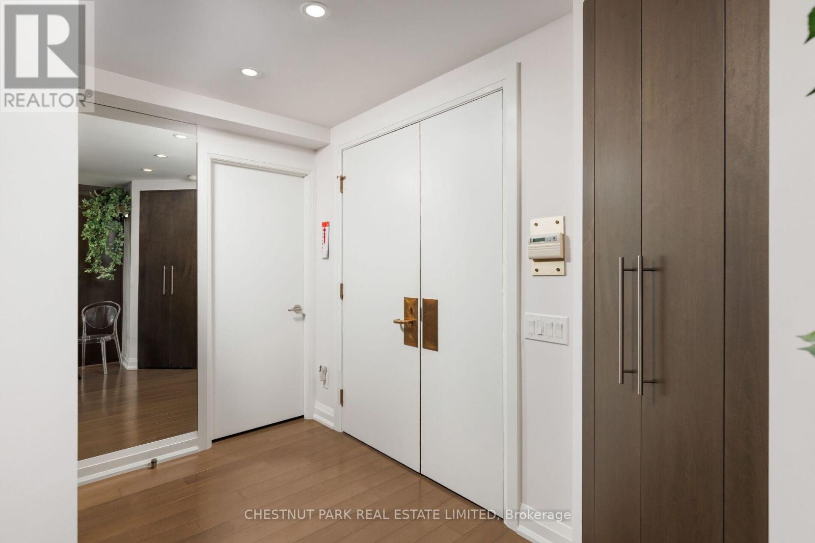 #605E 460 QUEENS QUAY W - 5