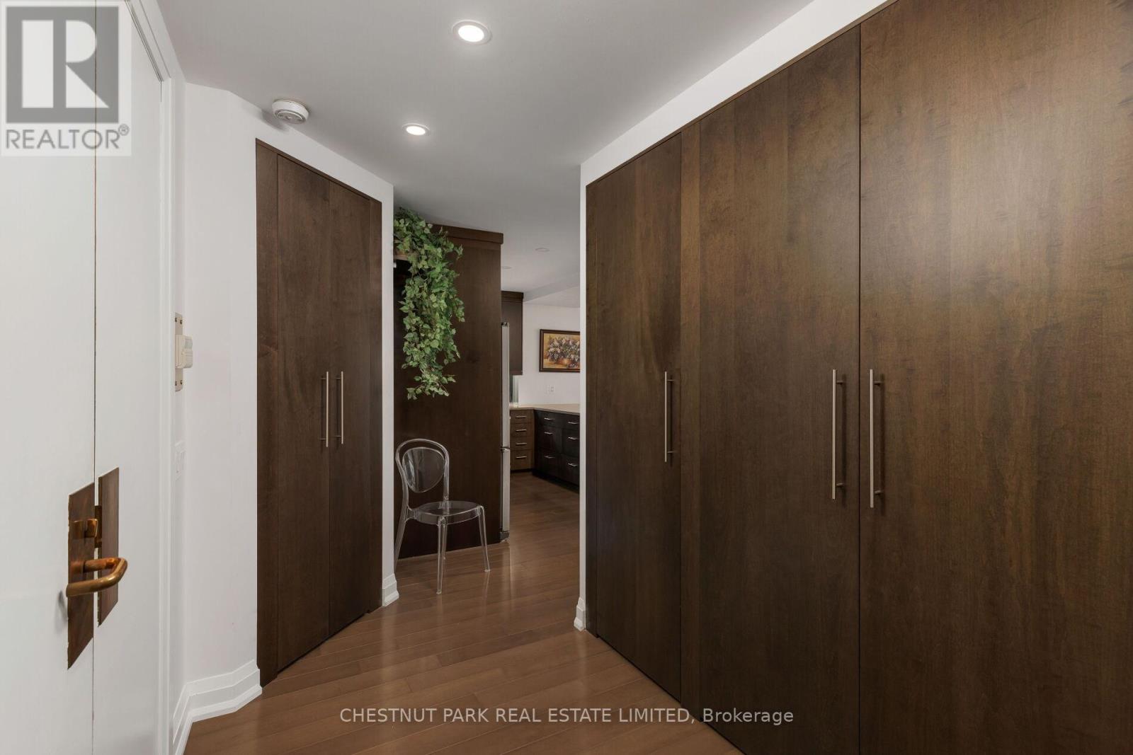 #605E 460 QUEENS QUAY W - 6