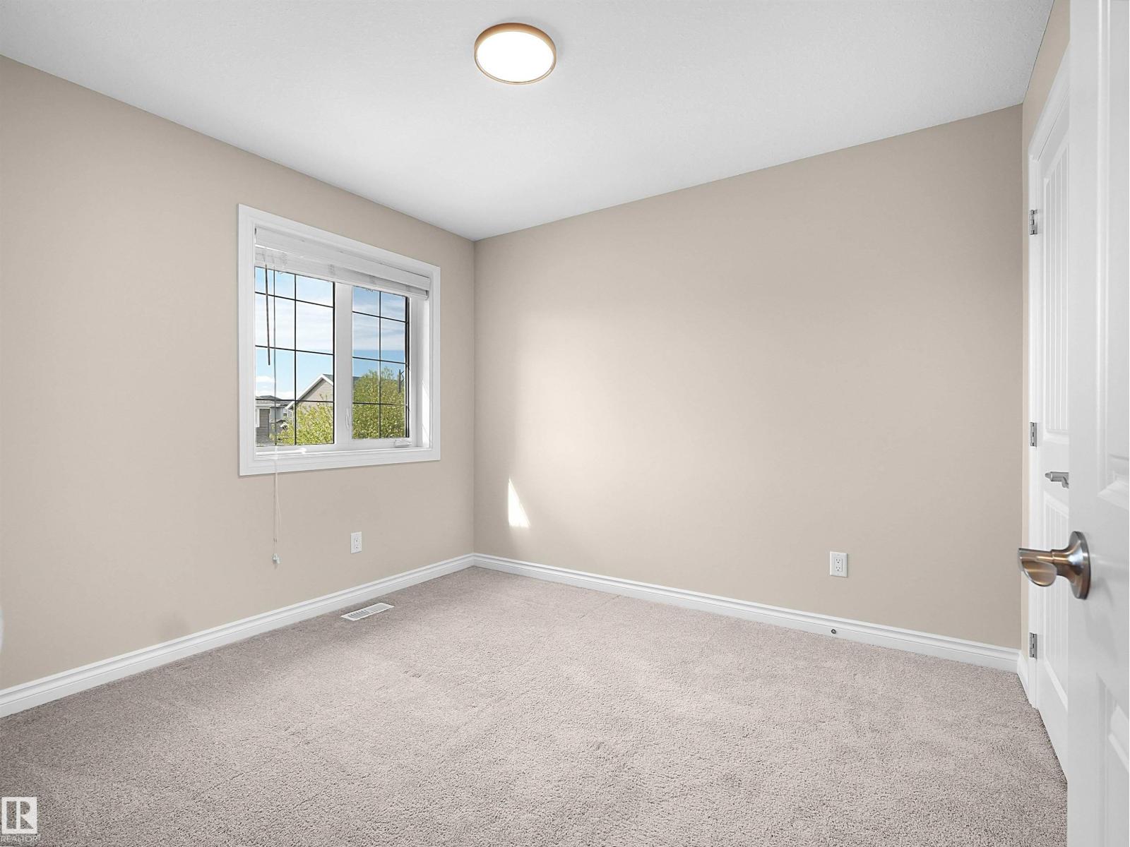 15926 10 AV SW SW - 29