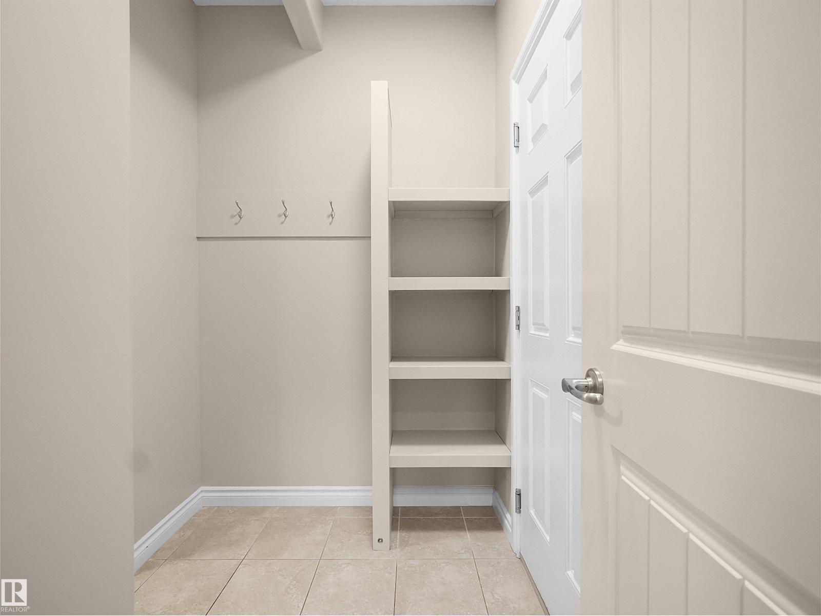 15926 10 AV SW SW - 9