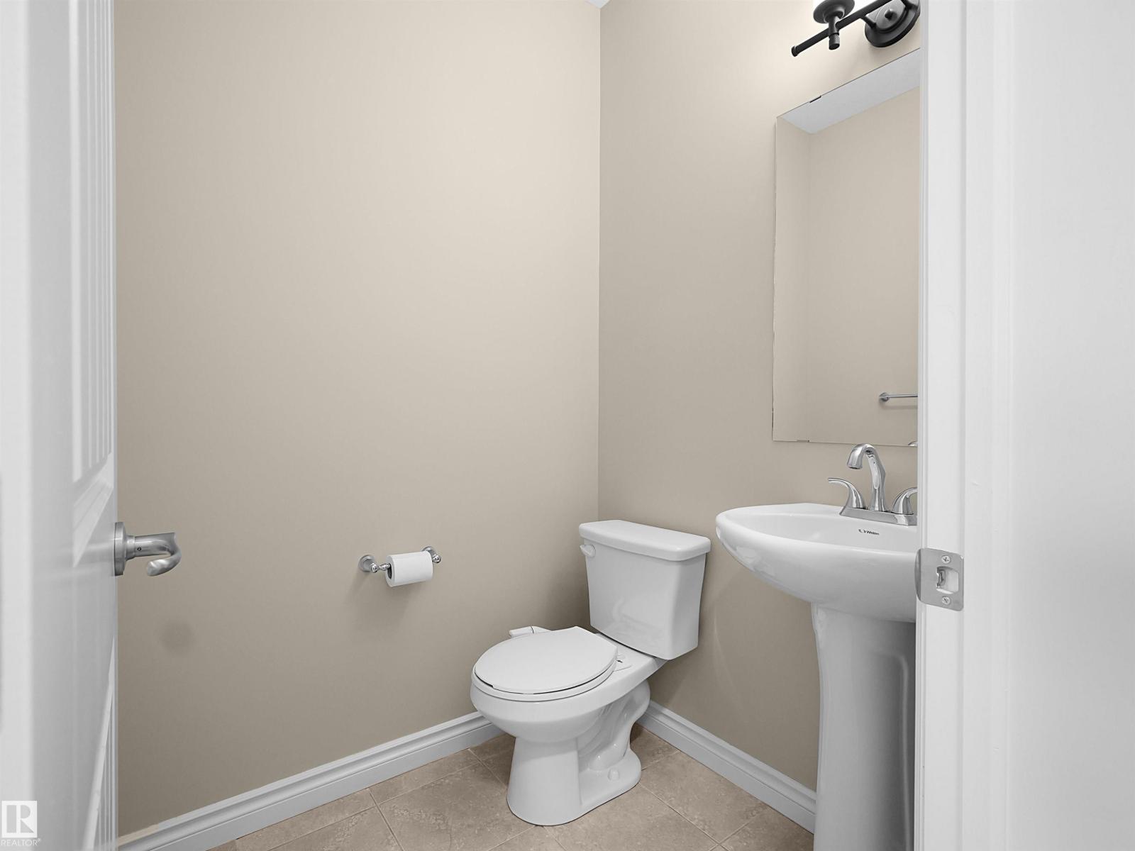 15926 10 AV SW SW - 8