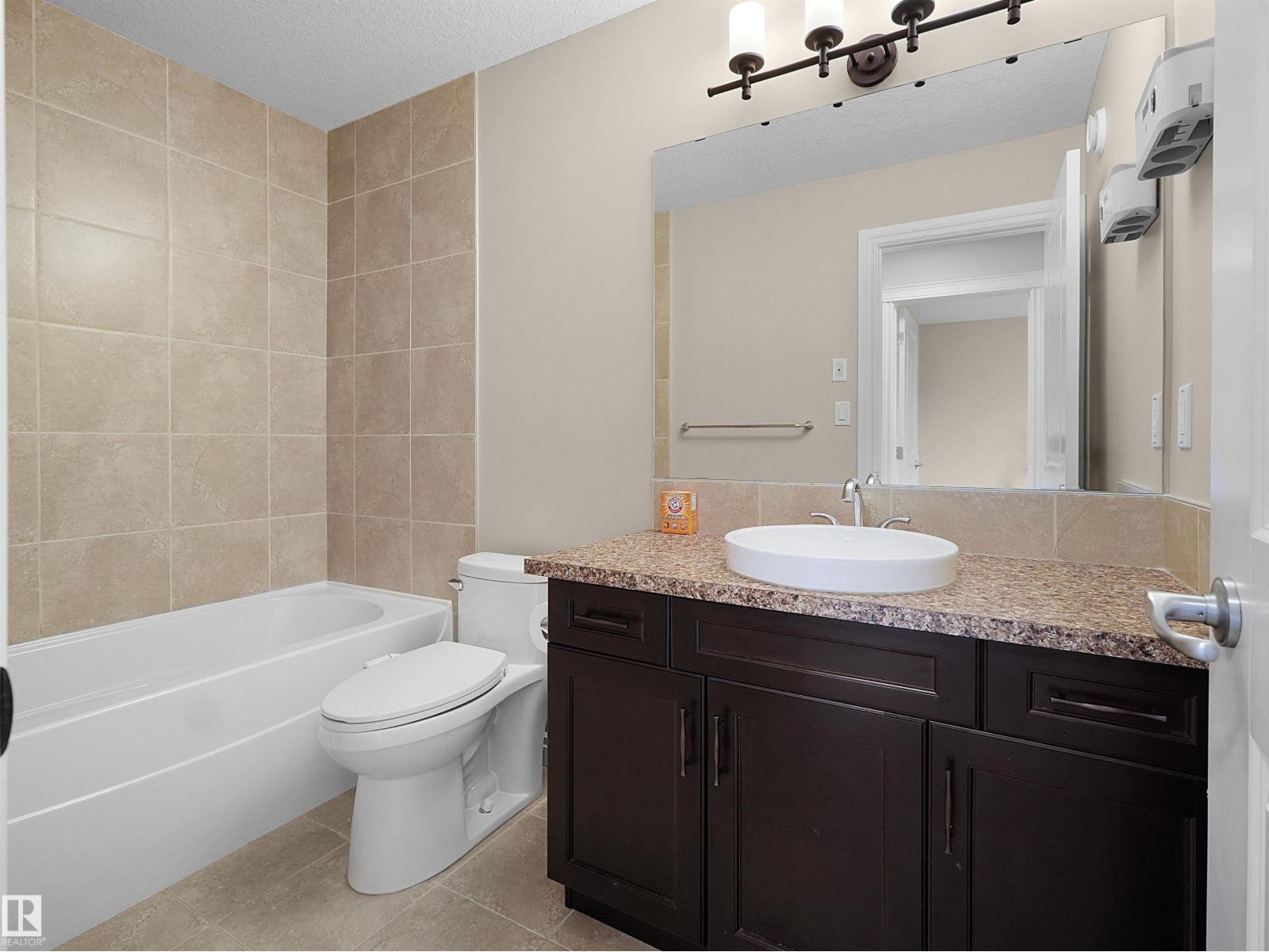 15926 10 AV SW SW - 33