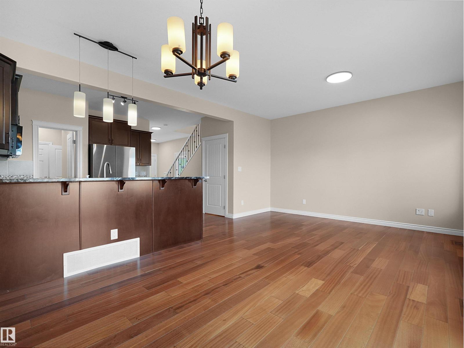 15926 10 AV SW SW - 18