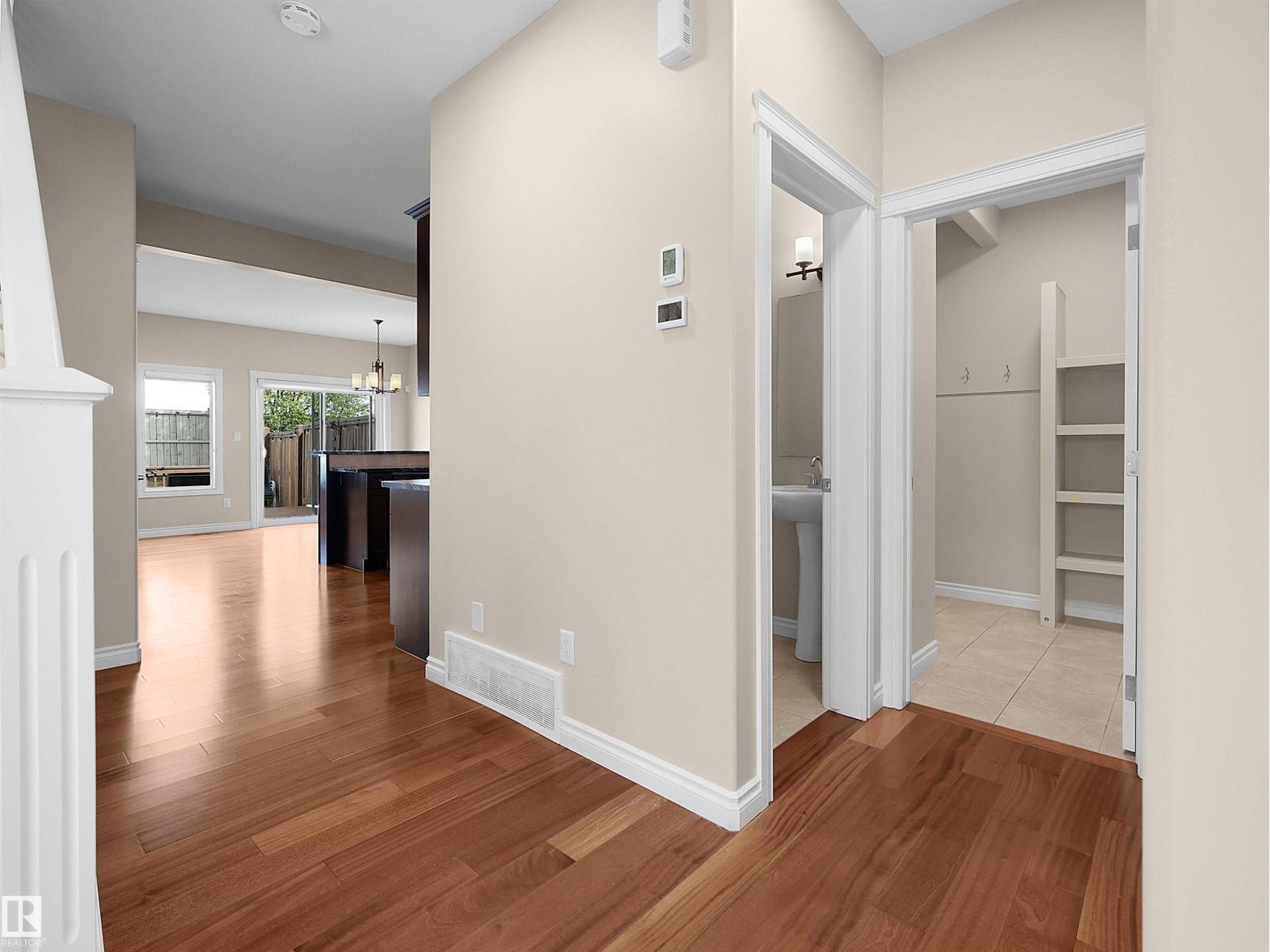 15926 10 AV SW SW - 7