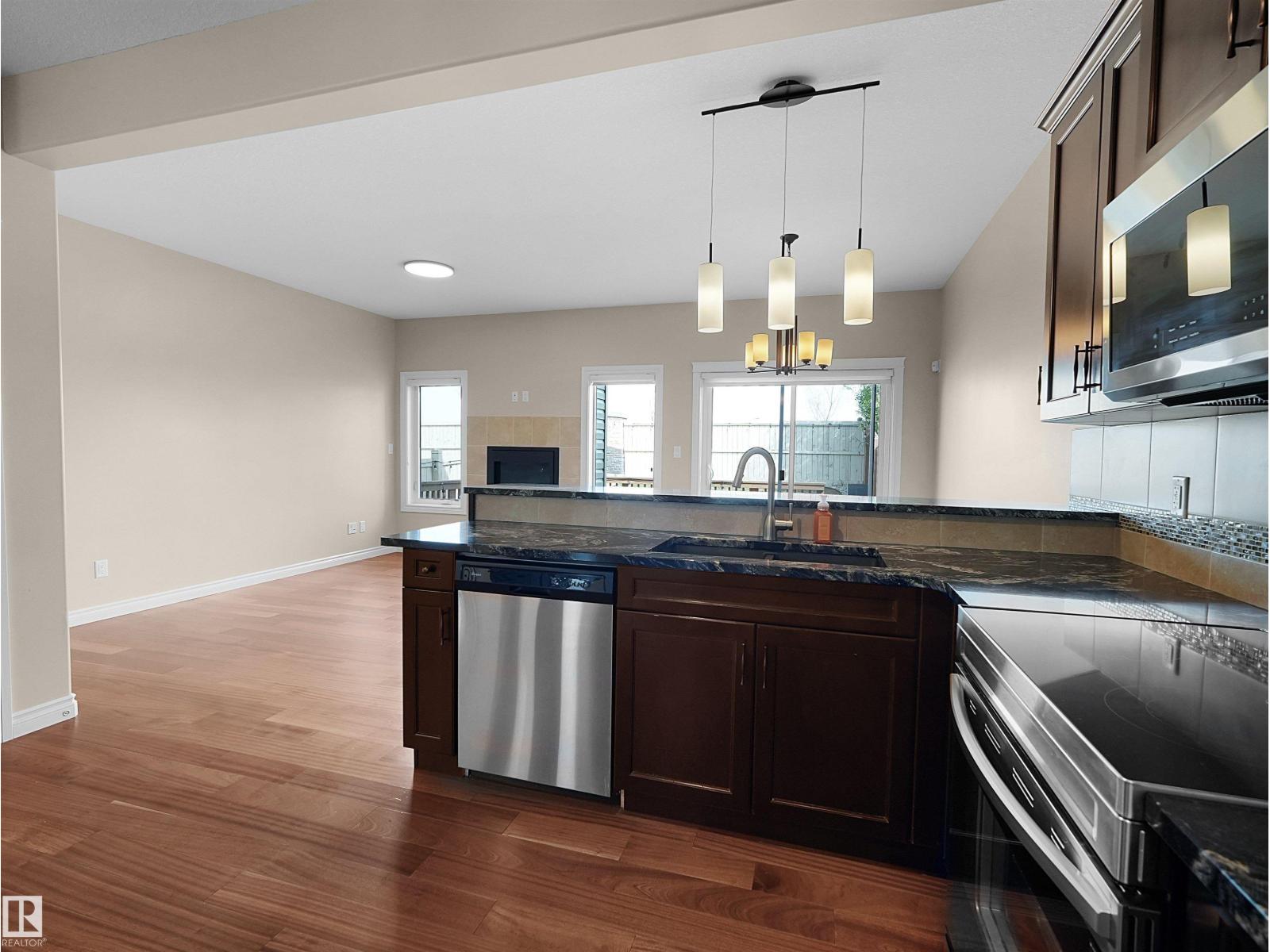 15926 10 AV SW SW - 13