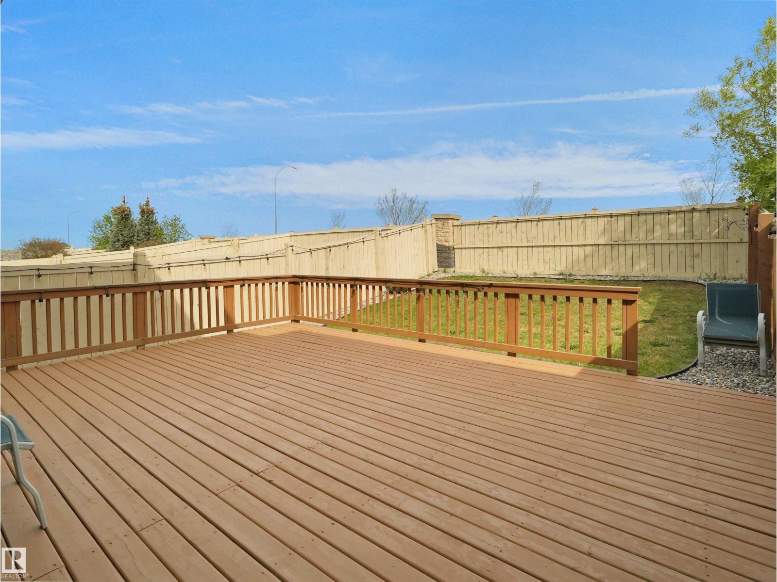 15926 10 AV SW SW - 42