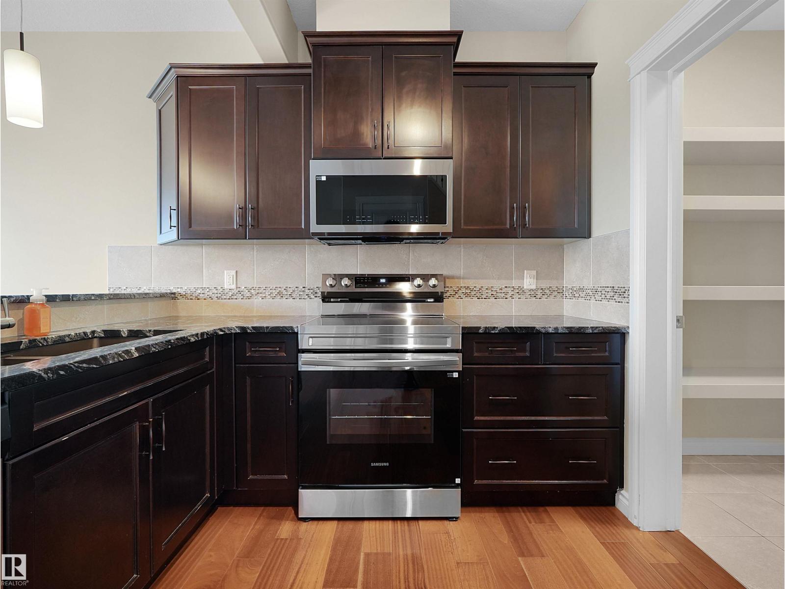 15926 10 AV SW SW - 12