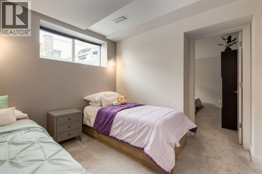 Bedroom 2 (Lower)