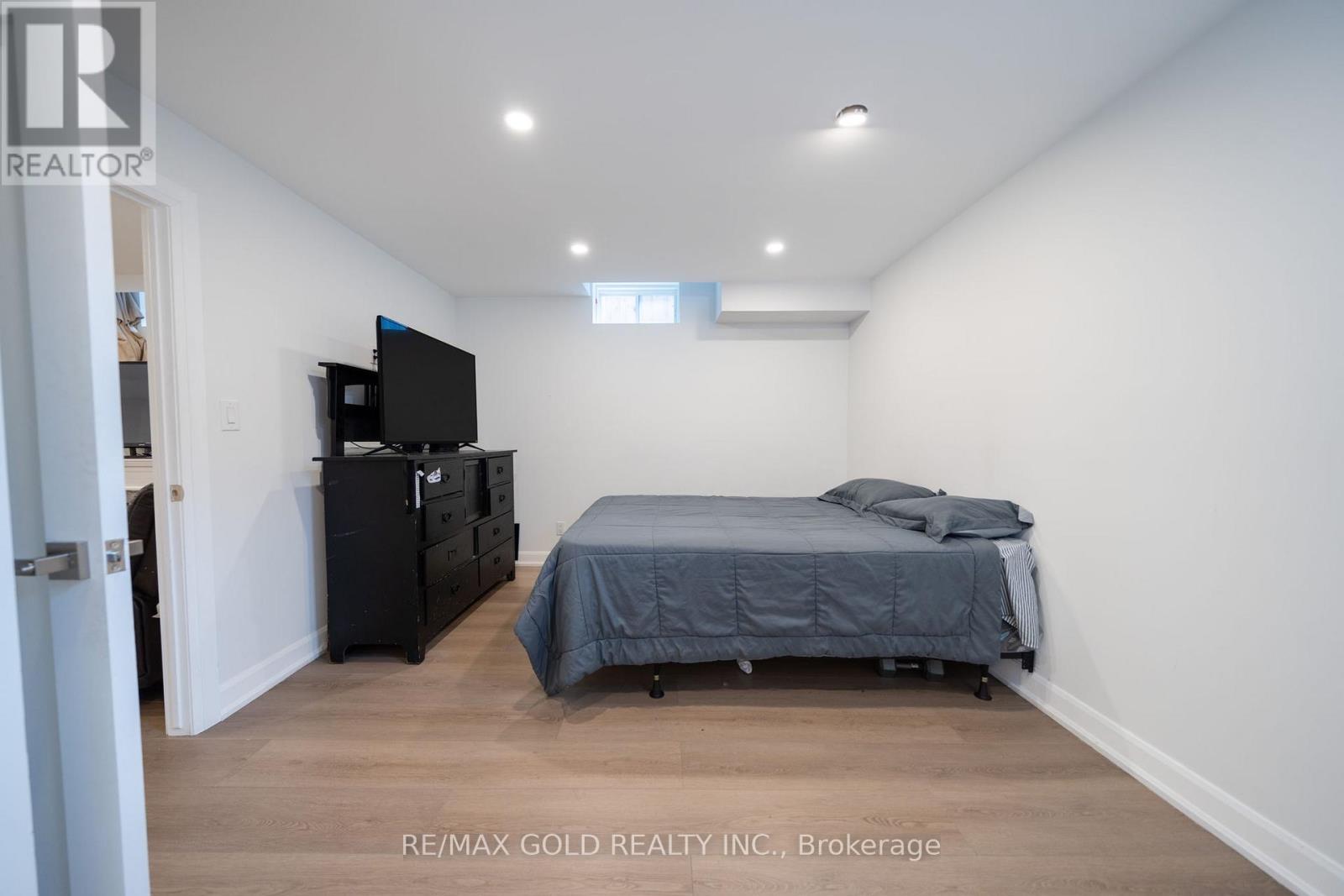 19 SPRING VALLEY COURT - 33
