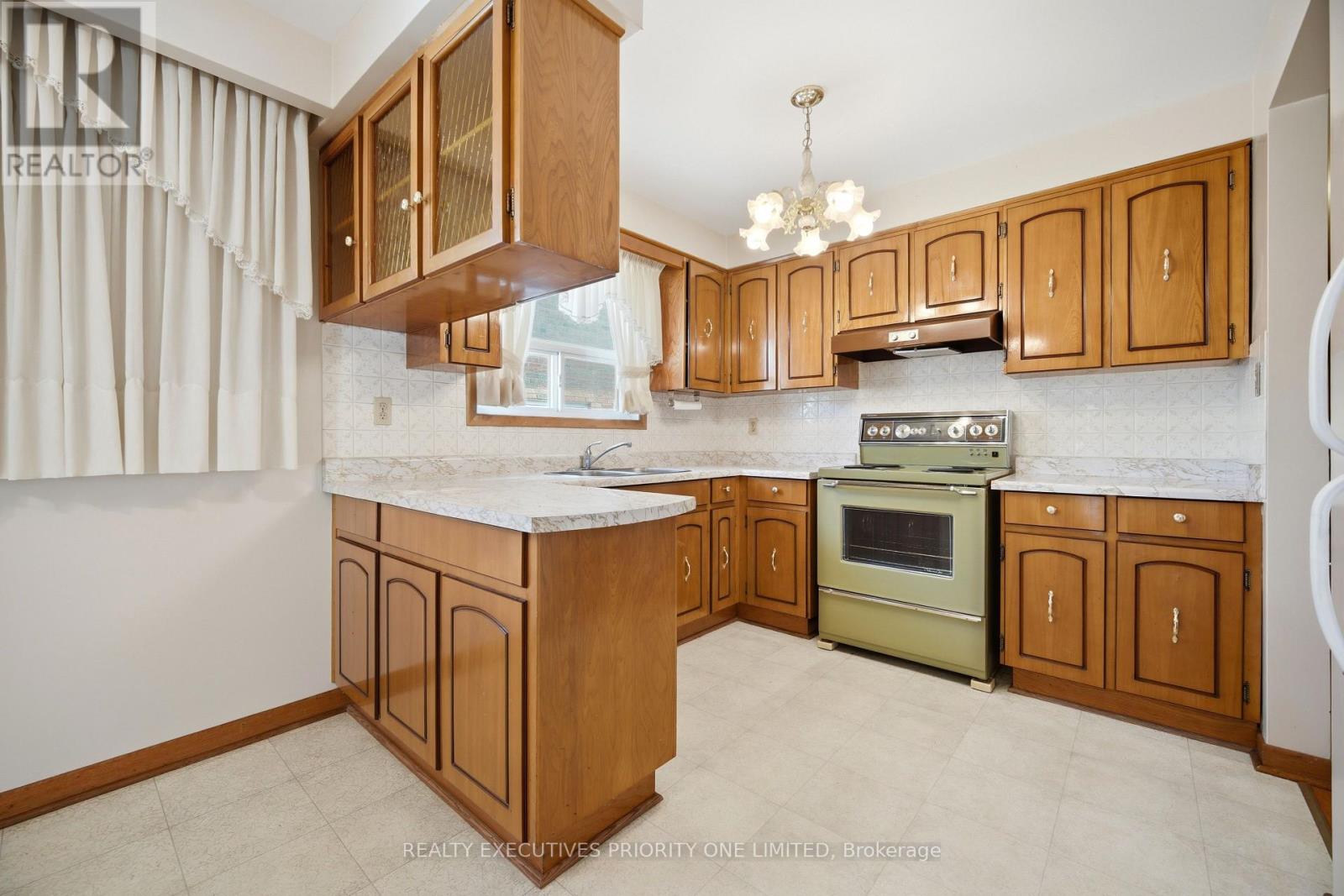 121 CABANA DRIVE - 11