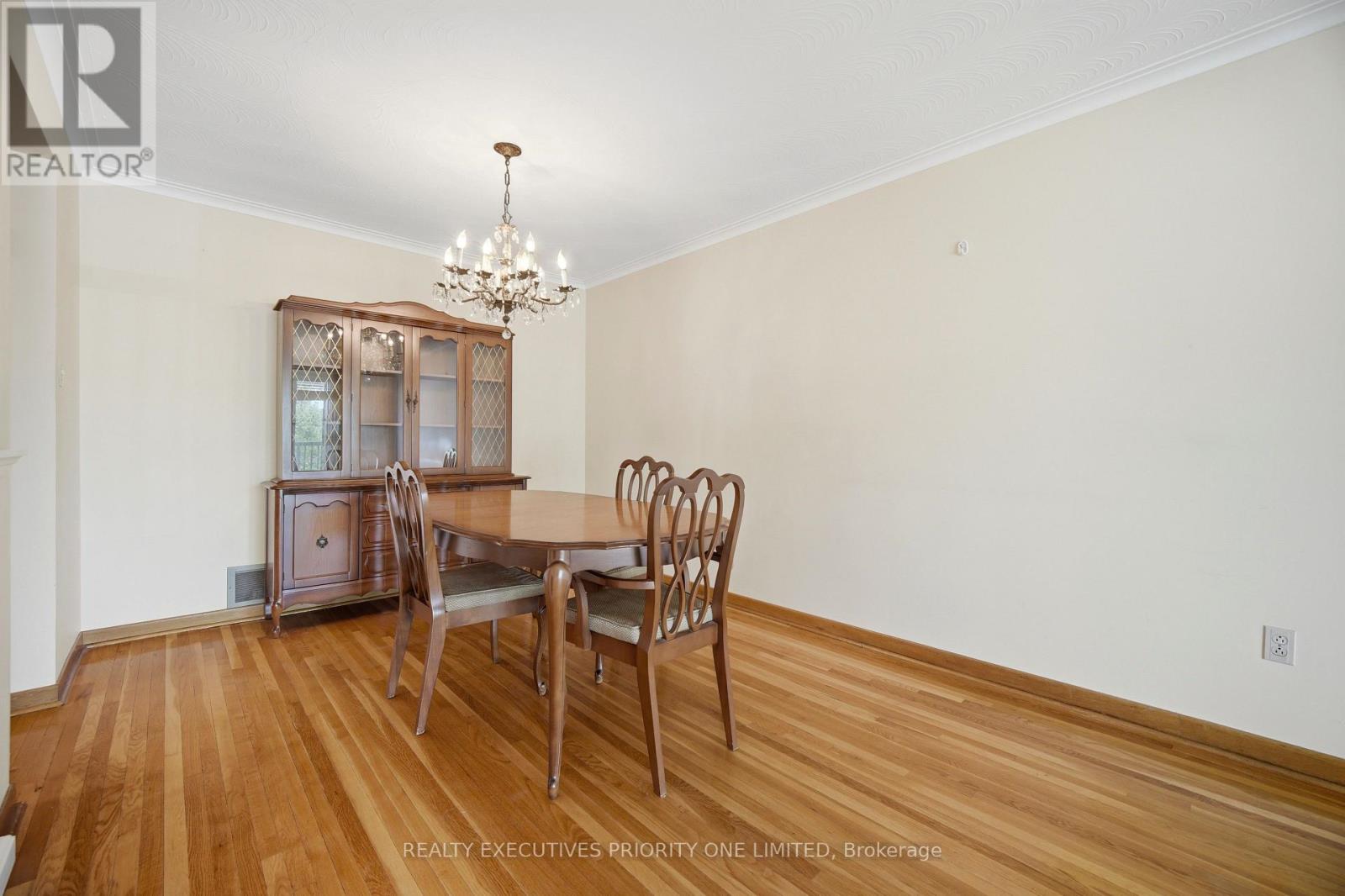 121 CABANA DRIVE - 8