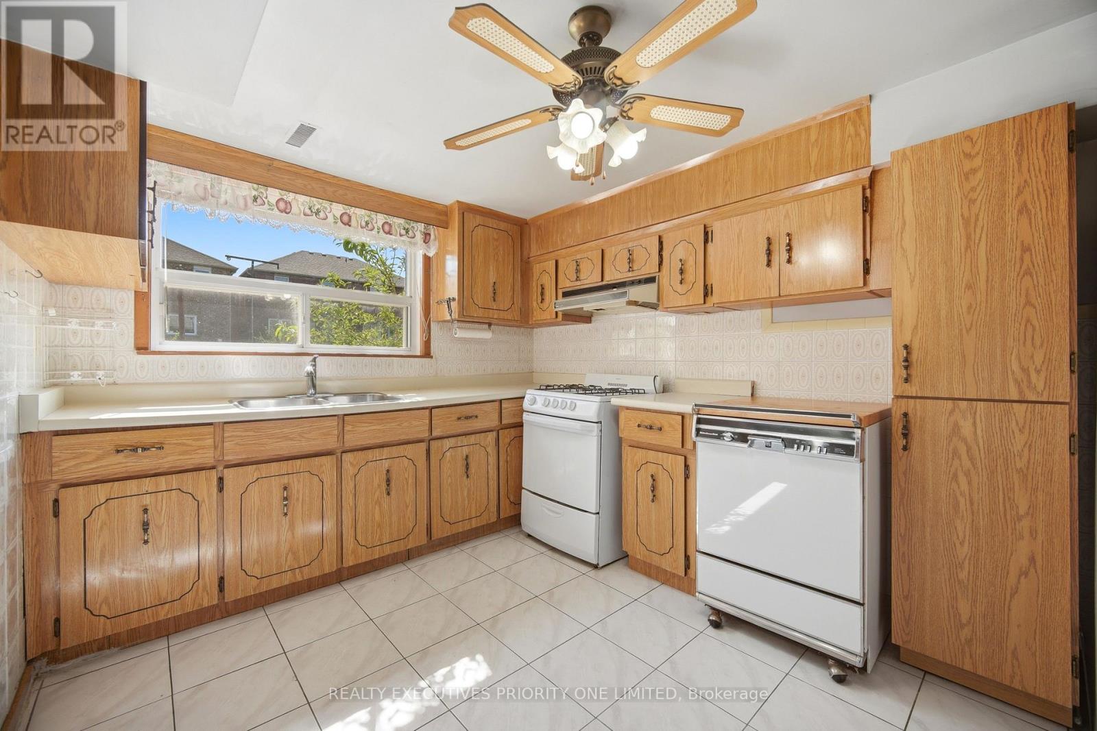 121 CABANA DRIVE - 37