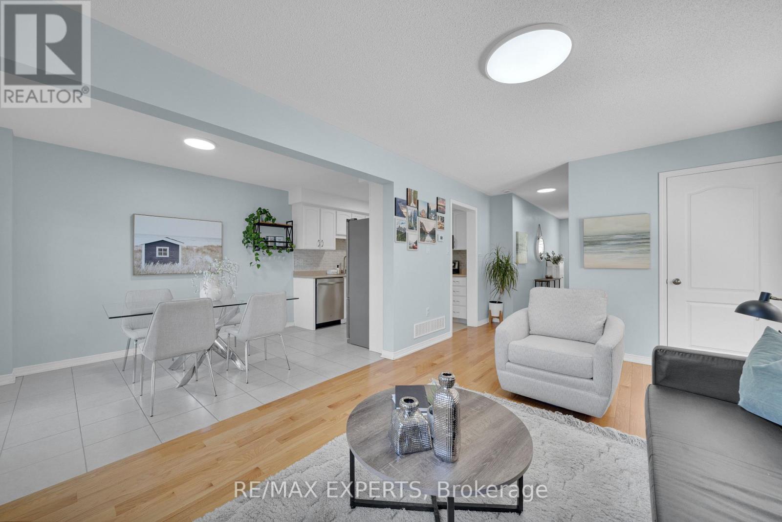 18 ARMSTRONG CRESCENT - 10