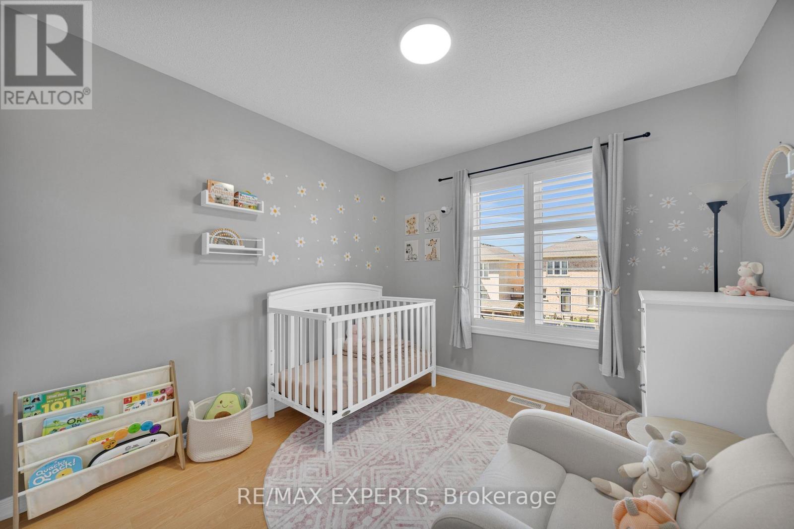 18 ARMSTRONG CRESCENT - 20