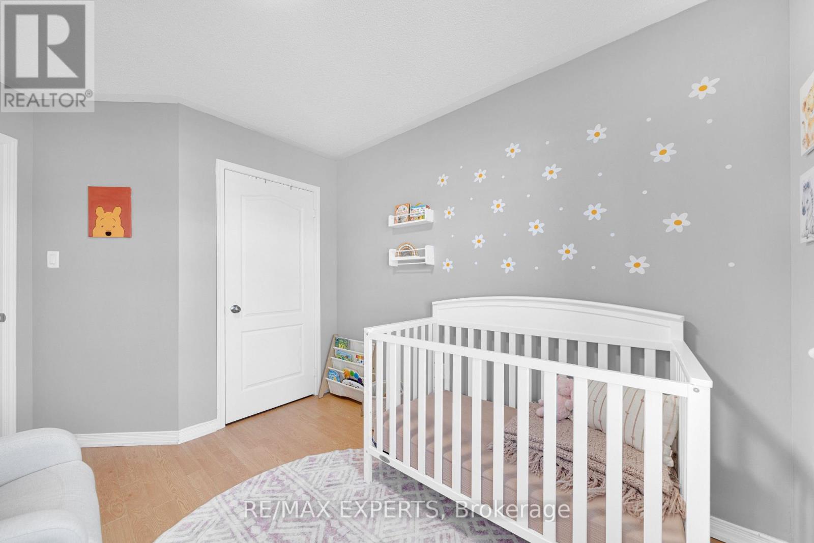 18 ARMSTRONG CRESCENT - 21