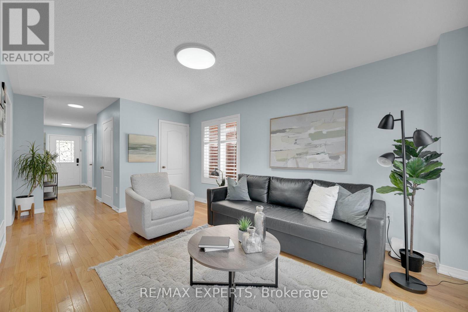 18 ARMSTRONG CRESCENT - 9