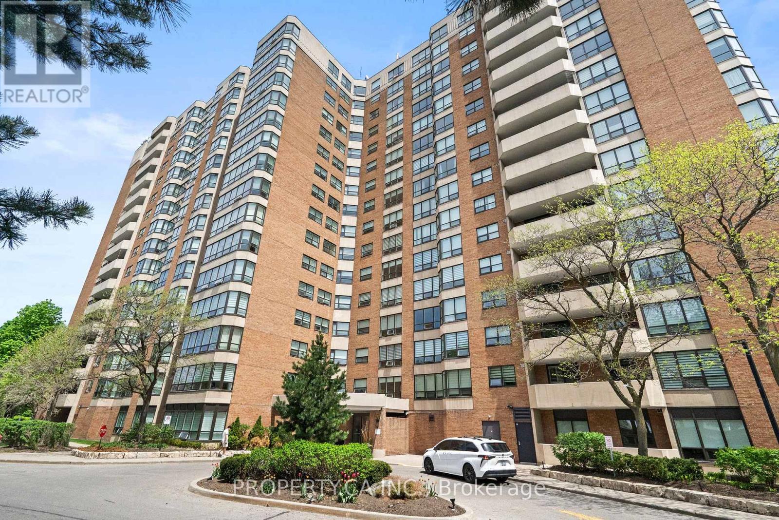 #101 7601 BATHURST STREET - 1