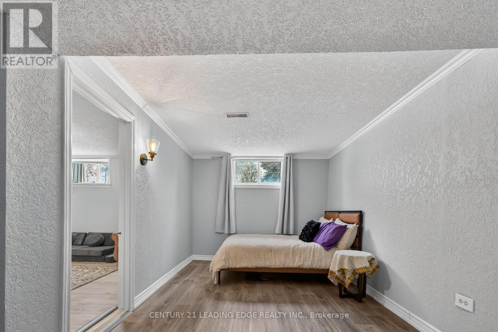 8 DONER STREET - 26