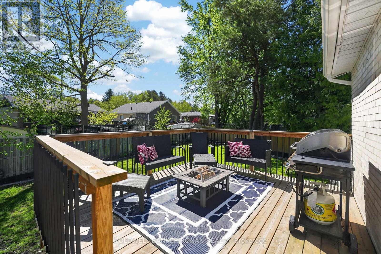 19 LARKDALE CRESCENT - 35