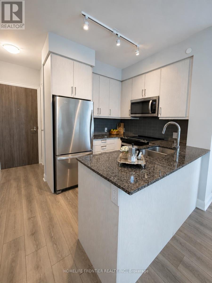 #301 20 GATINEAU DRIVE - 11