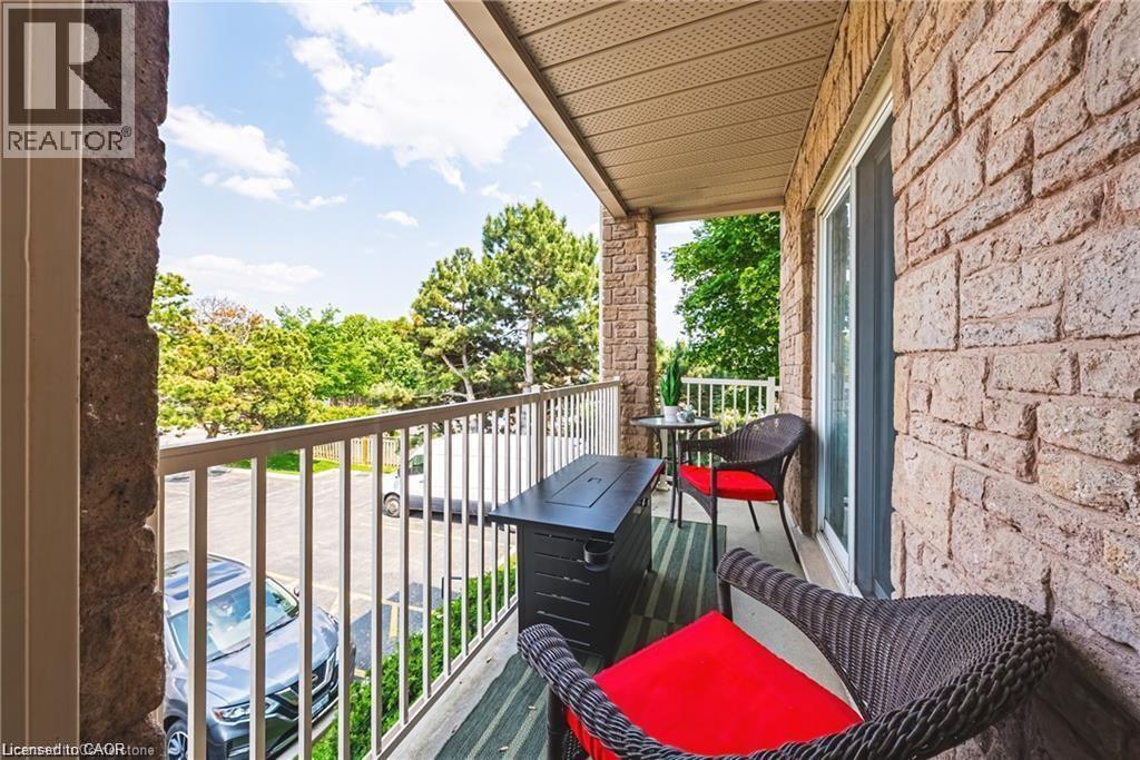 3050 PINEMEADOW Drive Unit# 30, Burlington, Ontario, L7M3X5 — Photo 4