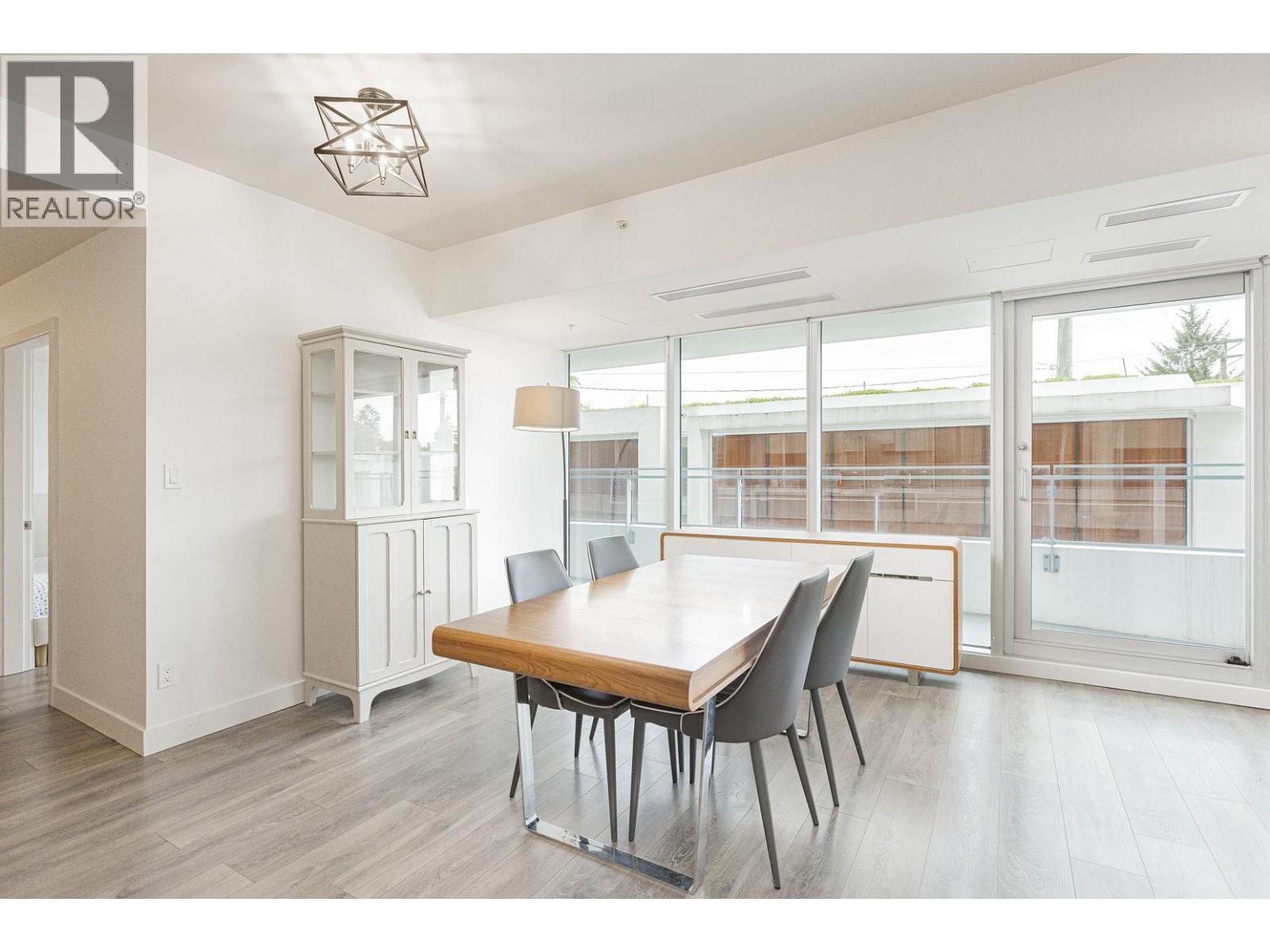 202 5688 WILLOW Street - photo 2