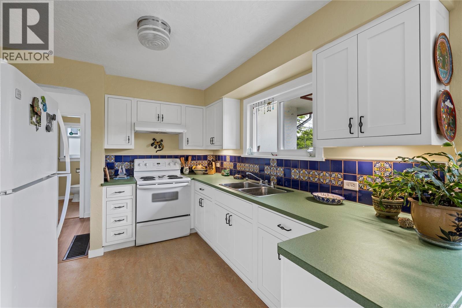 126 Howard Ave, Nanaimo