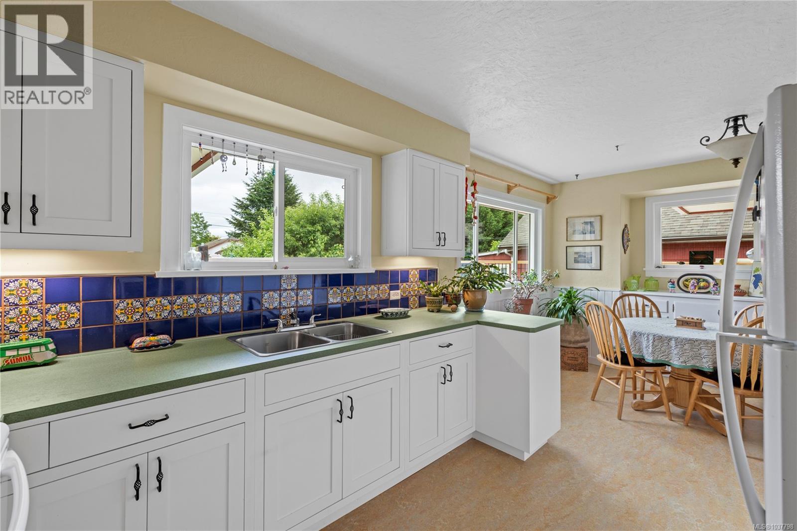 126 Howard Ave, Nanaimo