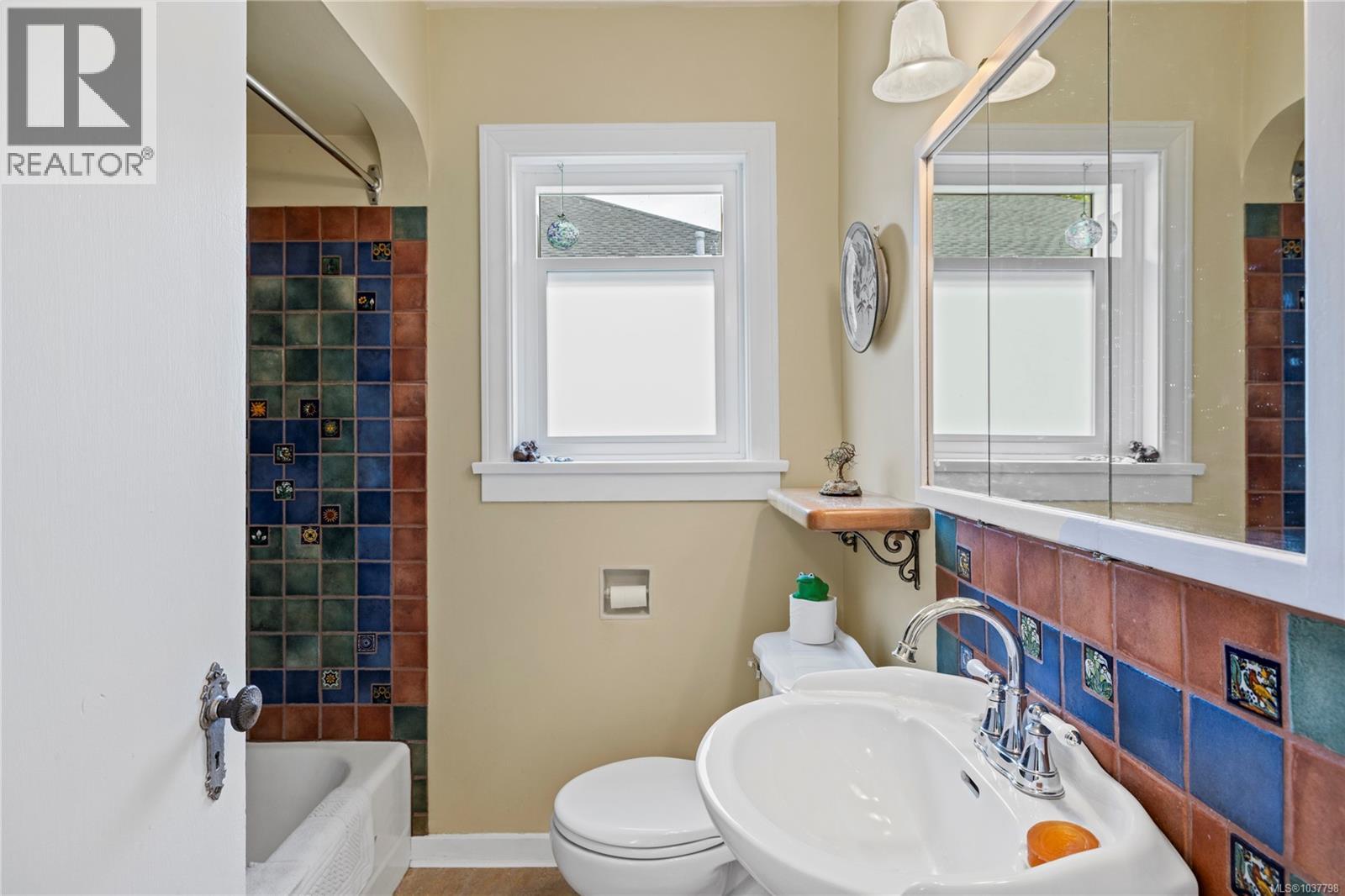 126 Howard Ave - 19