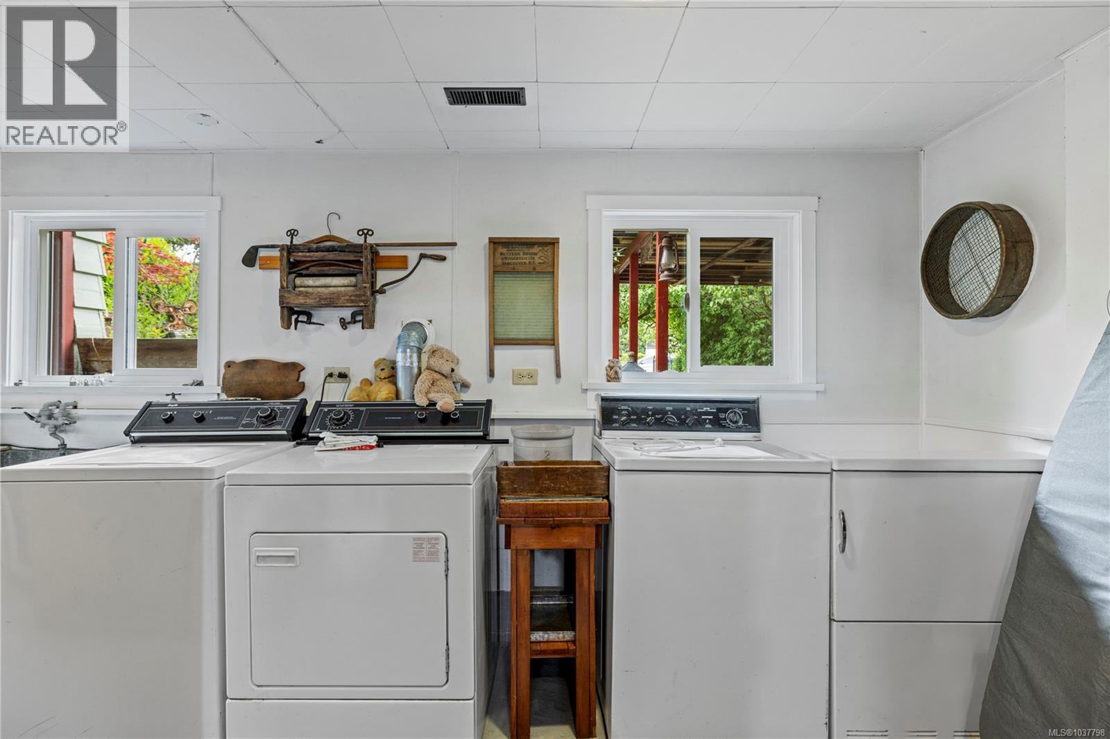 126 Howard Ave - 28
