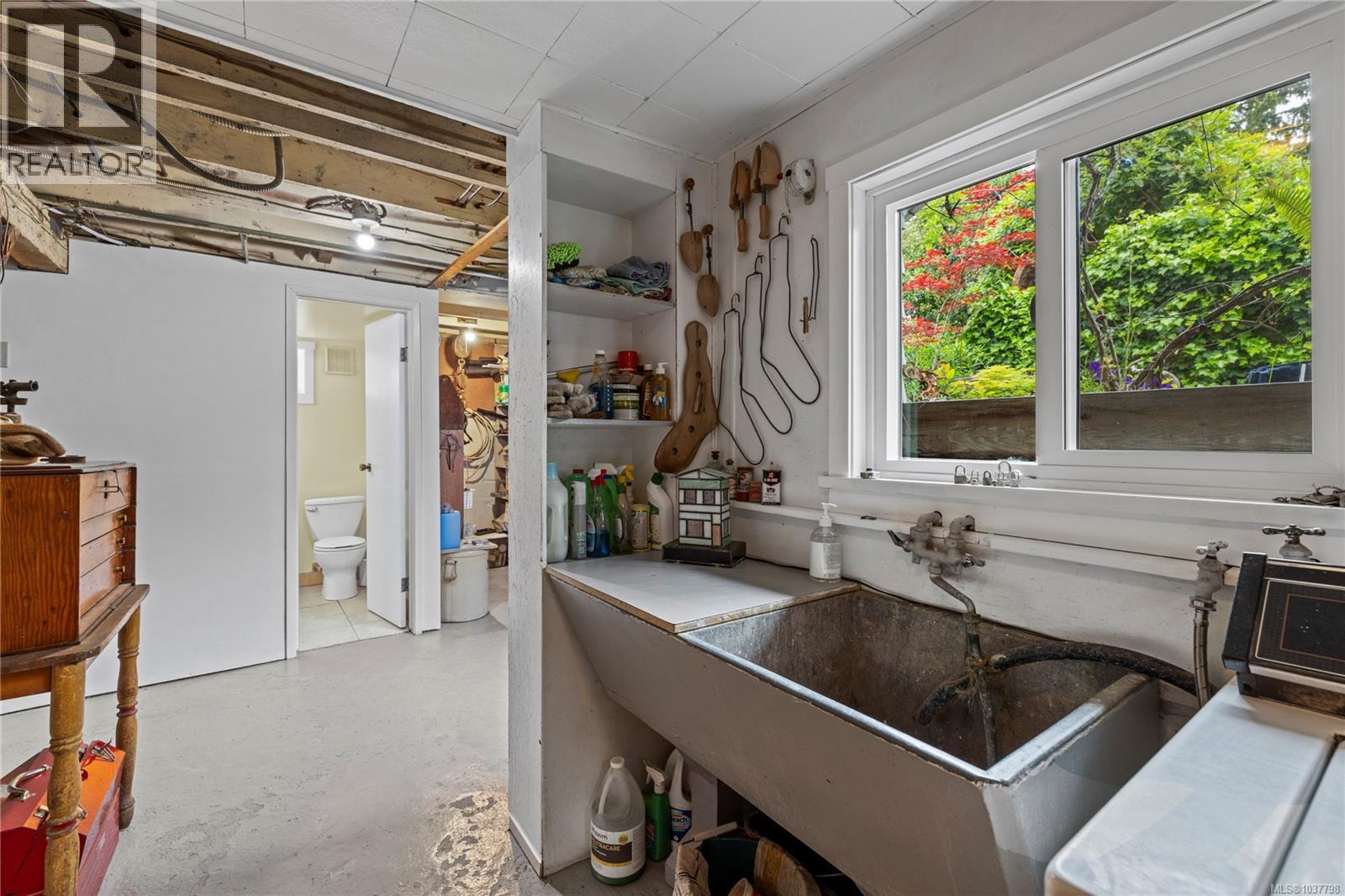 126 Howard Ave - 29
