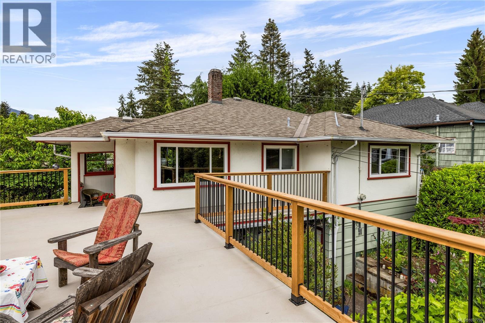 126 Howard Ave, Nanaimo