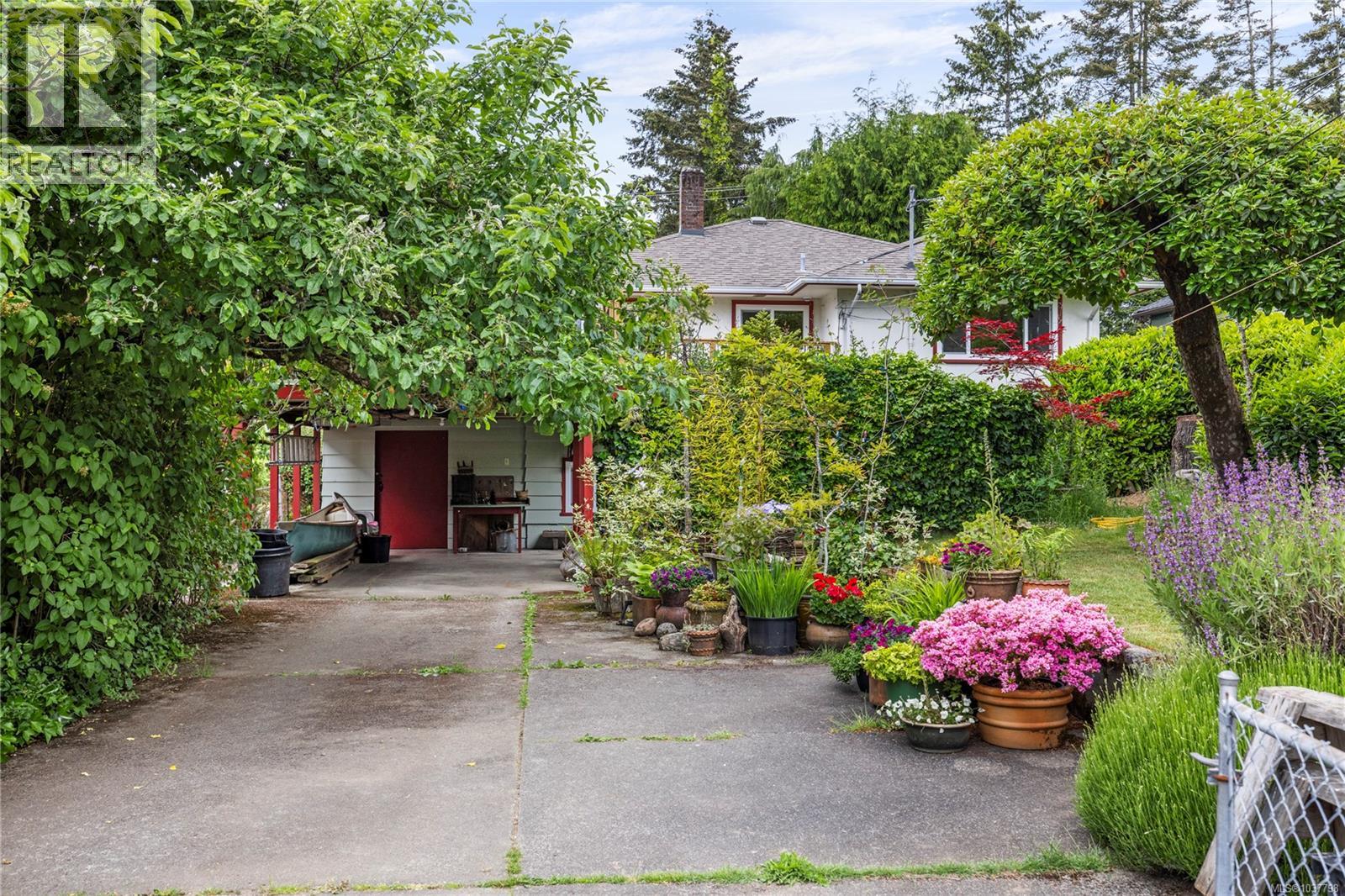126 Howard Ave, Nanaimo