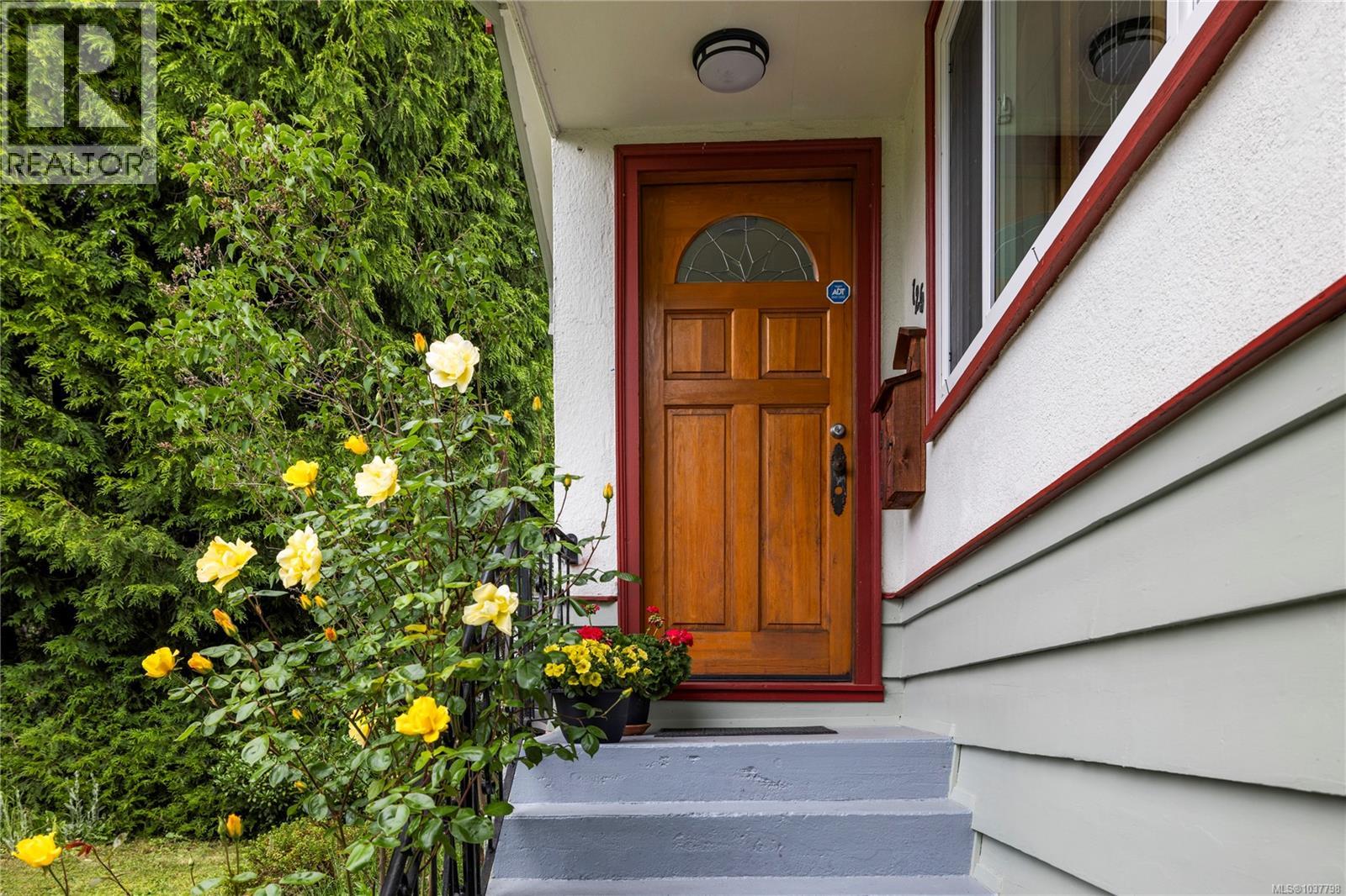 126 Howard Ave, Nanaimo